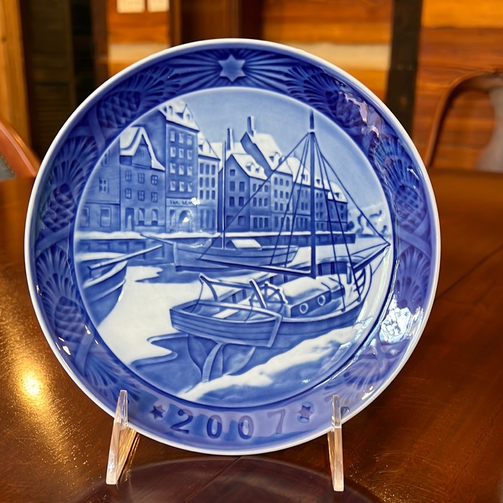Royal Copenhagen Blue & White Annual Christmas Plate - 2007